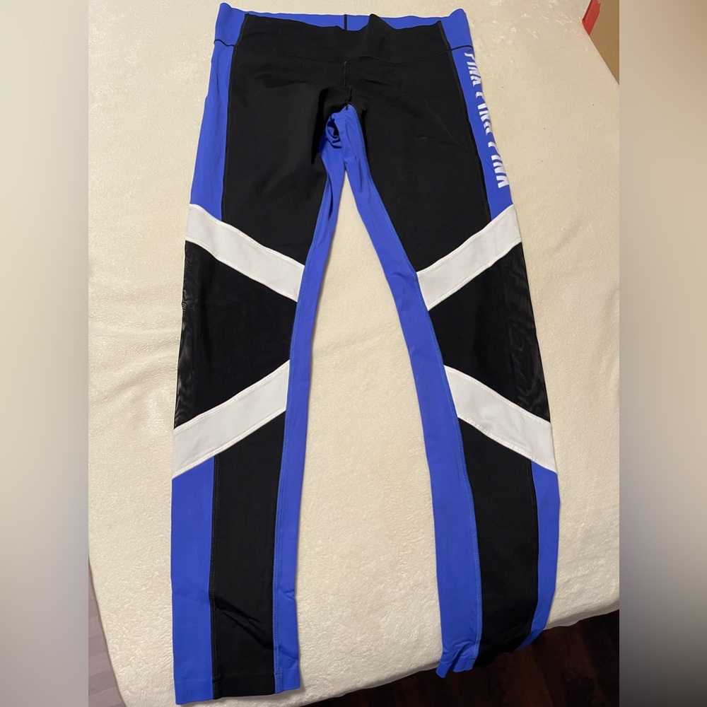 PINK mesh insert leggings, fun pattern! Size M